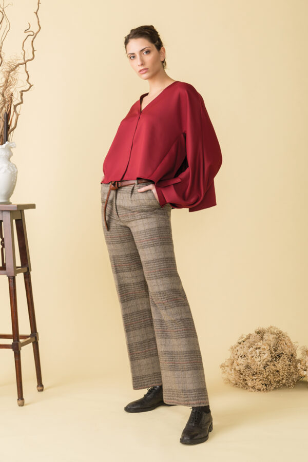 ECO-SUSTAINABLE FASHION ed è un pantalone realizzato con lana di riciclo